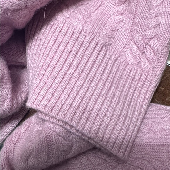 Cashmere Charter Club Luxury Crewneck Sweater (9) - Picture 3 of 9